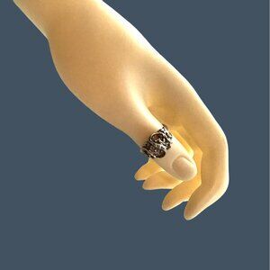 BEAUTIFUL WOMENS SILVER TONE RING Size 5